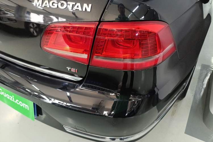 Used Volkswagen Magotan 2015 Facelift 1.8TSI Luxury Model Exterior 3