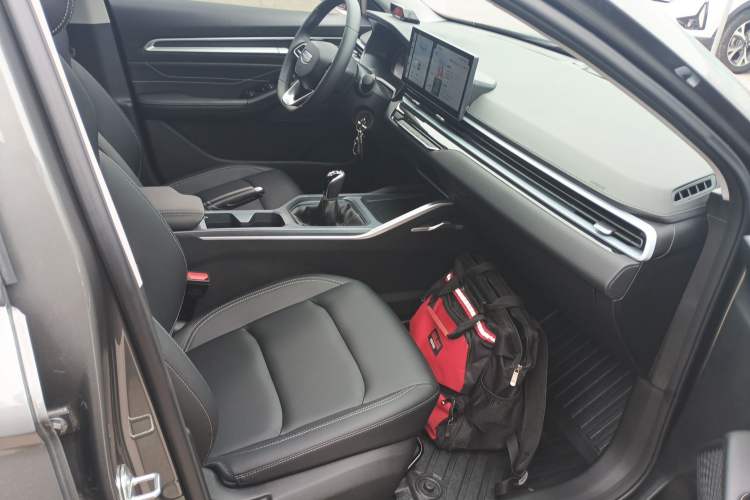 Used Geely Auto Emgrand 2025 4th Generation 1.5L Manual – Dragon Edition
