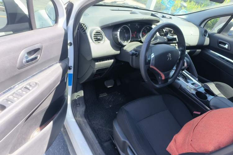Used Peugeot 3008 2015 2.0L Automatic Classic Edition Interior 3