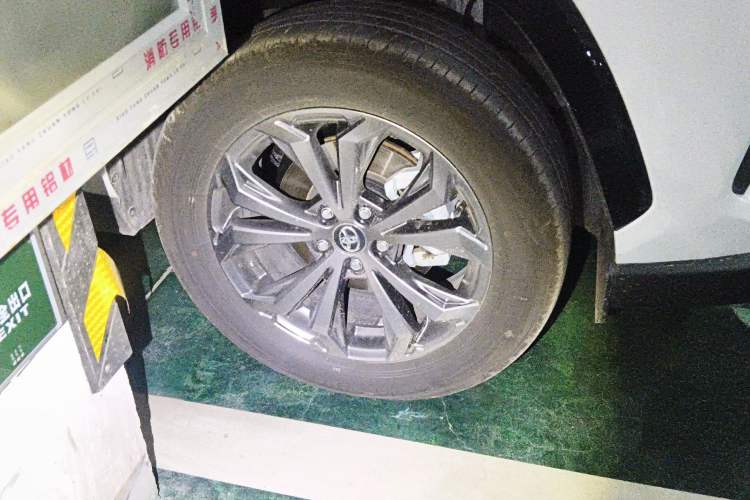 Used Toyota RAV4 2024 2.0L CVT Two-Wheel Drive Fashion Plus Edition Right Front Wheel Hub