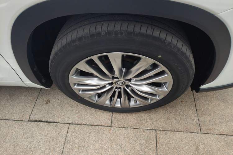 Used Toyota Highlander 2023 2.5L Smart Electric Hybrid Dual-Motor All-Wheel-Drive Luxury 7-Seater Right Front Wheel Hub