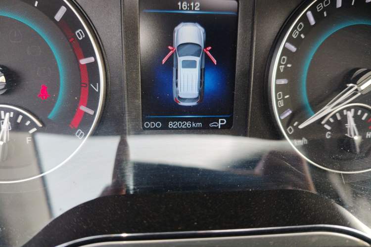 Used Haval H2 2016 Red Label 1.5T Automatic Two-Wheel Drive Elite Model Odometer Close Up