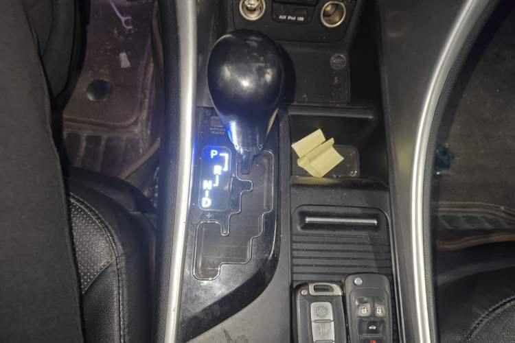 Used Hyundai Sonata 2013 2.4L Automatic Leading Edition China IV Standard Gear Lever