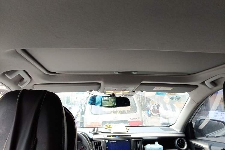 Used Toyota RAV4 2015 2.0L CVT Two-Wheel Drive Fashion Edition
