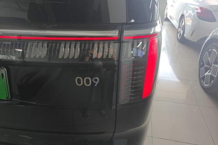 Used Zeekr 009 2024 7-Seater Aisle Version 108 kWh