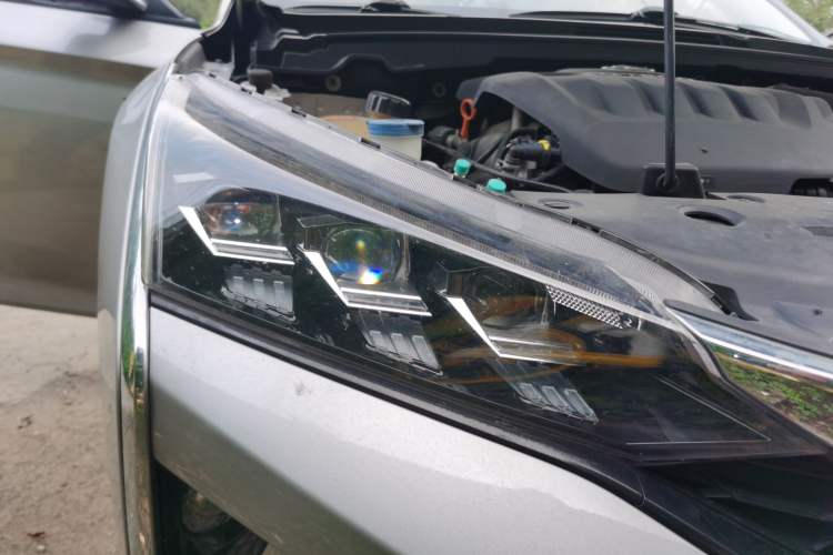 Used Dongfeng Aeolus Yixuan 2020 230T Automatic Cool Edition Right Front Headlight