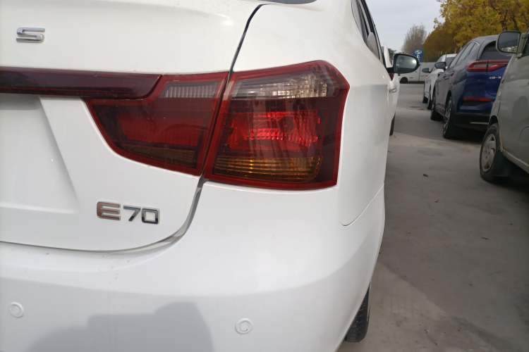 Used Dongfeng Aeolus E70 2023 500 Smart Version Lithium Iron Phosphate 48.6 kWh 110 kW