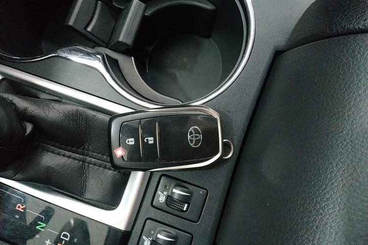 Used Toyota Highlander 2018 2.0T Four-Wheel Drive Luxury Version 7 Seats China VI Standard
