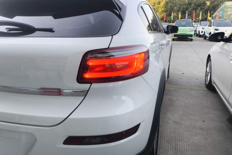 Used Qoros 3 2016 Urban SUV 1.6T Automatic Zhiyue Model