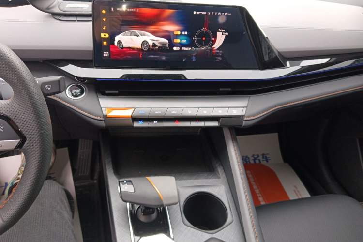 Used CHANGAN UNI-V 2022 1.5T Prestige Version Audio And AC Panel