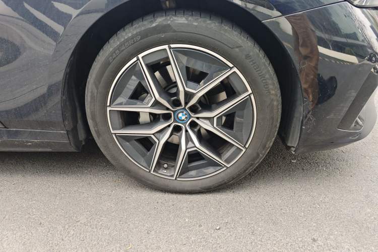 Used BMW i5 2024 eDrive 35L Luxury Model with M Sport Package
