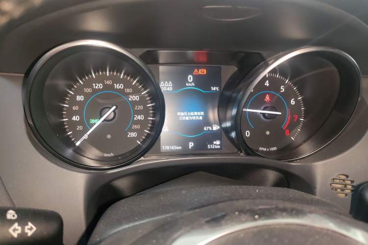 Used Jaguar F-PACE 2018 2.0T Two-Wheel Drive Urban Deluxe Edition
