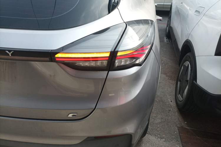 Used Geometry C 2022 400KM Blueberry Pro Right Rear Taillight