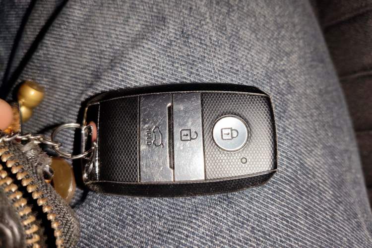 Used Kia KX3 2015 1.6L Automatic Two-Wheel Drive DLX Vehicle Key