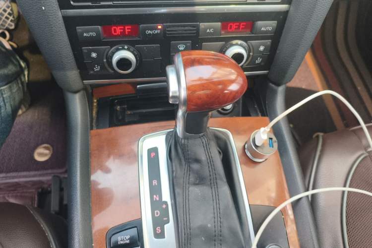 Used Audi Q7  Gear Lever