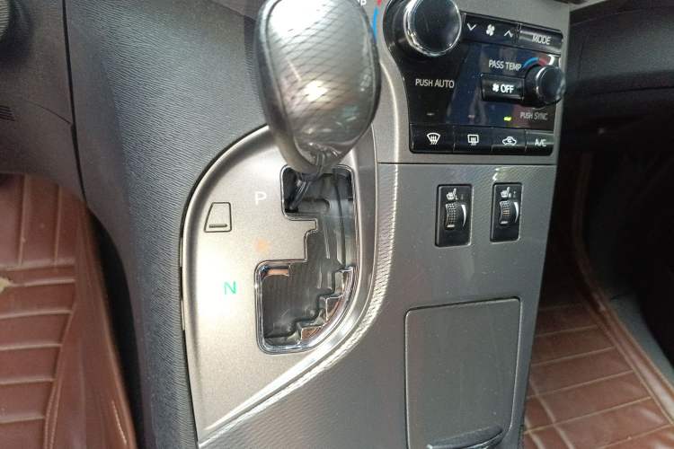 Used Toyota Venza 2013 2.7L Two-Wheel-Drive Luxury Edition Gear Lever