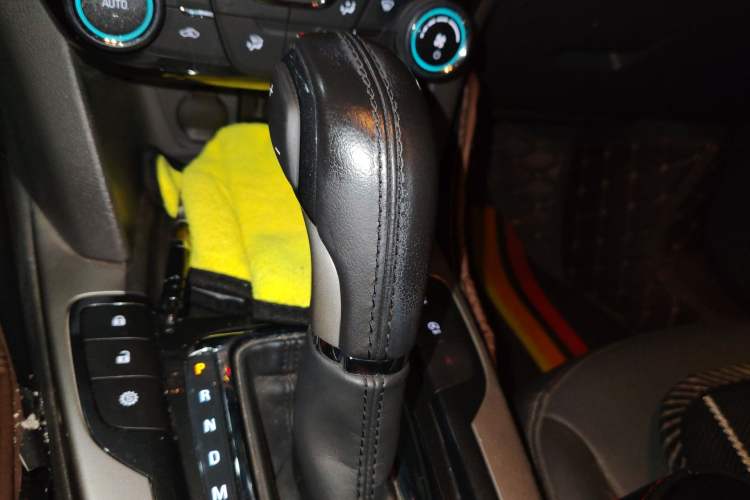 Used Chevrolet Malibu 2017 1.5T Automatic Luxury Edition Gear Lever