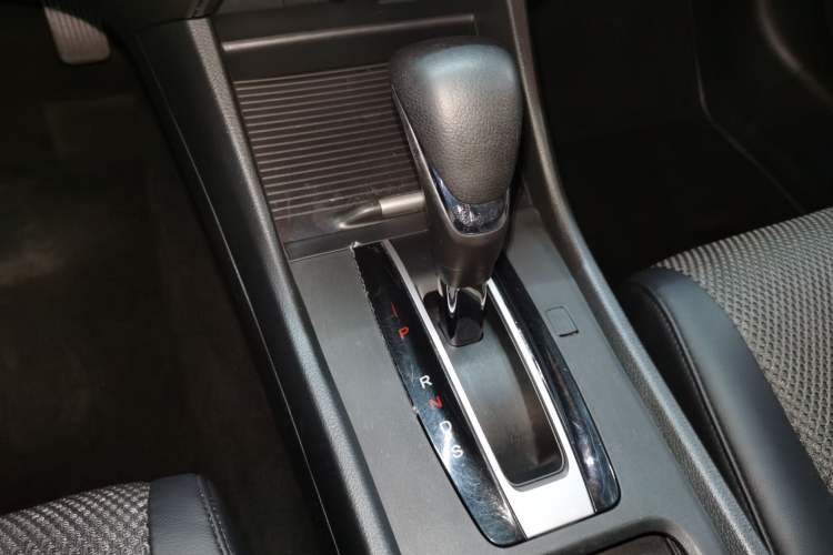 Used Honda Jade 2017 1.8L automatic Comfort version 5 seats
