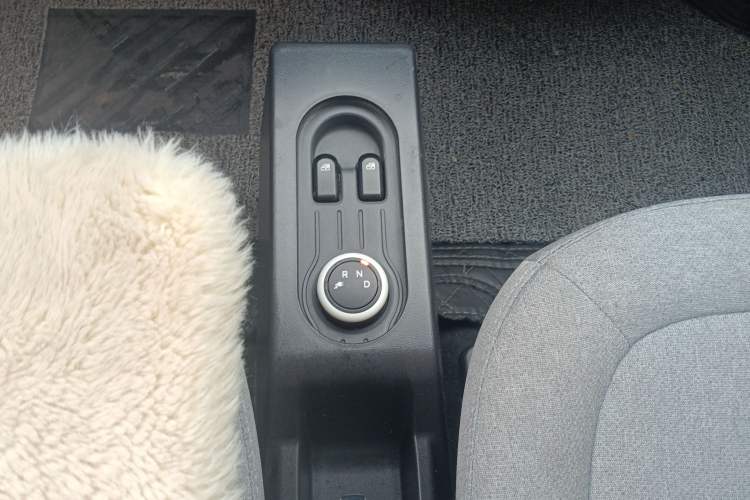 Used Wuling Hongguang MINIEV 2021 Macaron Premium Model – Lithium Iron Phosphate Gear Lever