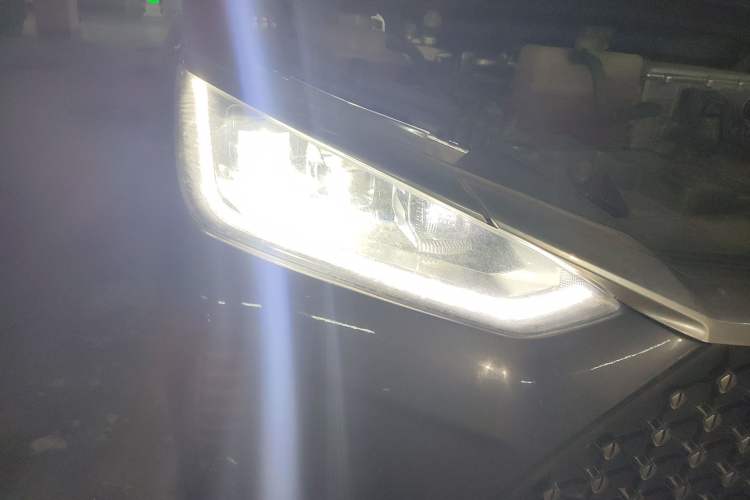 Used BYD e2 2020 Upgraded Version Long-Range Edition Luxury Model Right Front Headlight