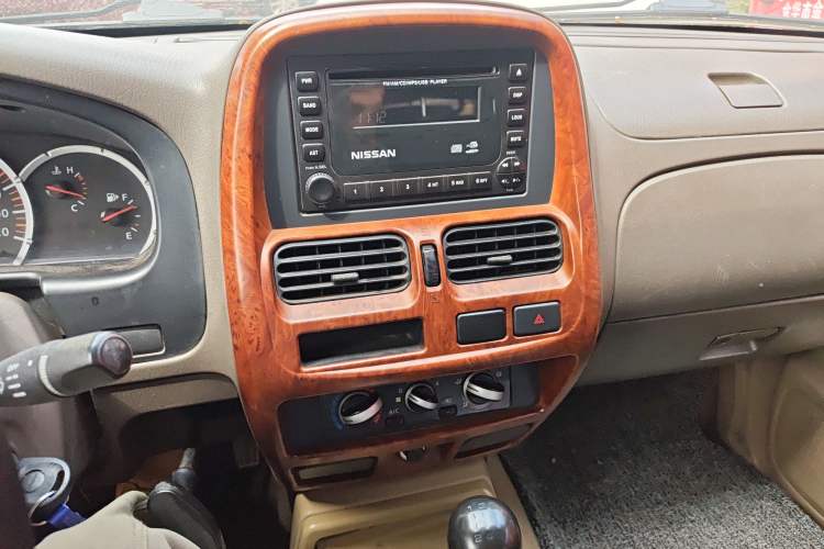 Used Nissan D22 2013 2.4L Gasoline Two-Wheel-Drive Standard Model Audio And AC Panel