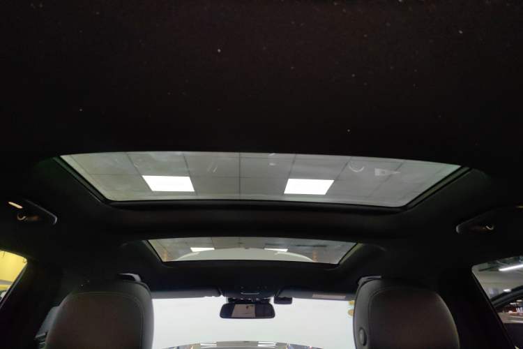 Used Mercedes-Benz GLC 2018 Facelift GLC 260 4MATIC Luxury Edition
