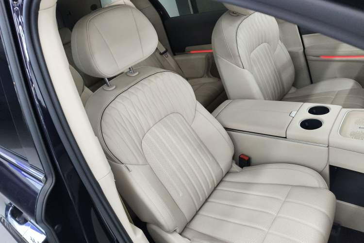 Used VOYAH Dream 2025 PHEV Four-Wheel-Drive Flagship Kunpeng Edition Right Front Seat