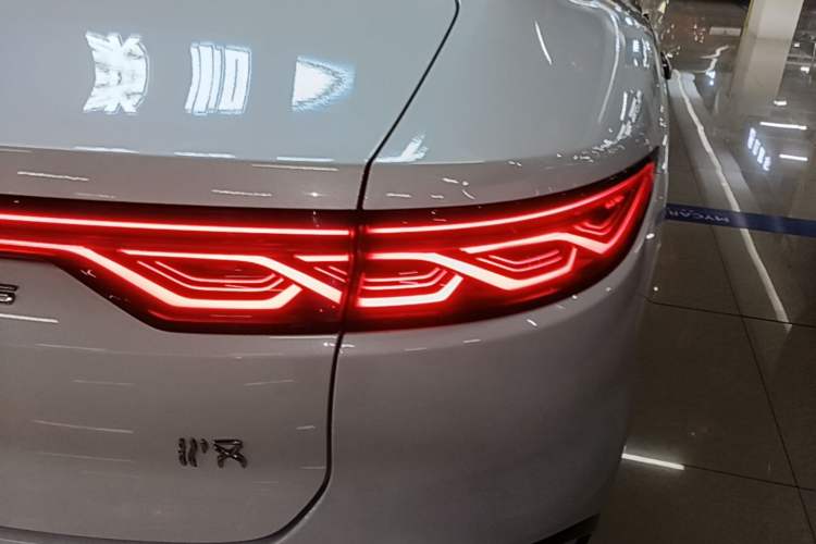 Used BYD Han 2023 EV Champion Edition 506KM Front-Wheel-Drive Premium Model Exterior 3