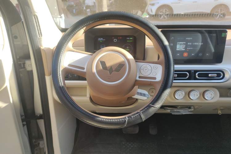 Used Wuling Hongguang MINIEV 2024 3rd Generation 215km Advanced Version
