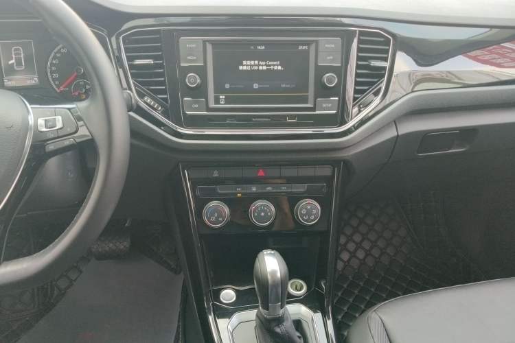 Used Volkswagen T-ROC 2018 280TSI DSG Two-Wheel-Drive Comfort Version China V Standard Audio And AC Panel