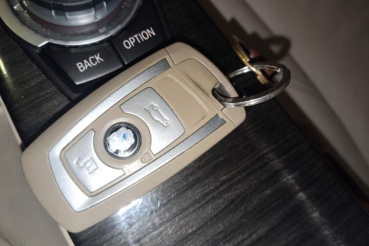 Used BMW 3 Series GT 2013 328i Sport Design Package Interior 1