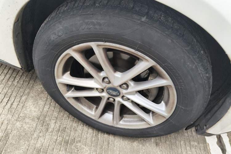 Used Ford Focus 2017 Sedan 1.6L Automatic Fashion Edition Smart Drive Version Right Front Wheel Hub