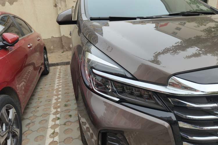 Used Buick GL8 2023 Facelifted Land Cruiser Executive Luxury Version Right Front Headlight