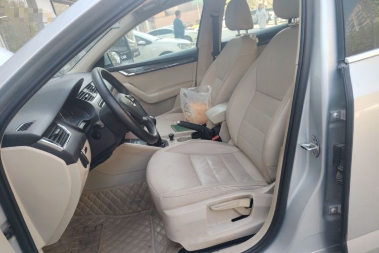 Used Skoda Octavia 2015 1.6L Manual Yijun Edition Left Front Seat