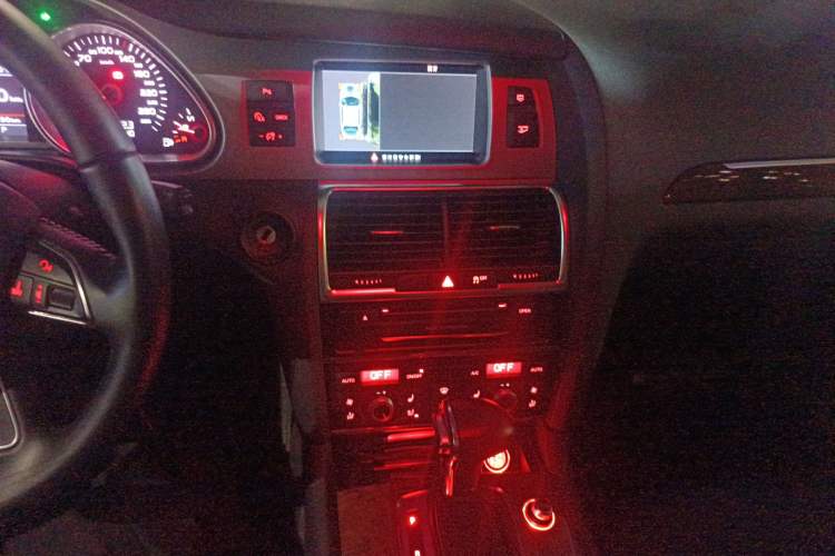 Used Audi Q7 2014 35 TFSI Sport Edition Audio And AC Panel