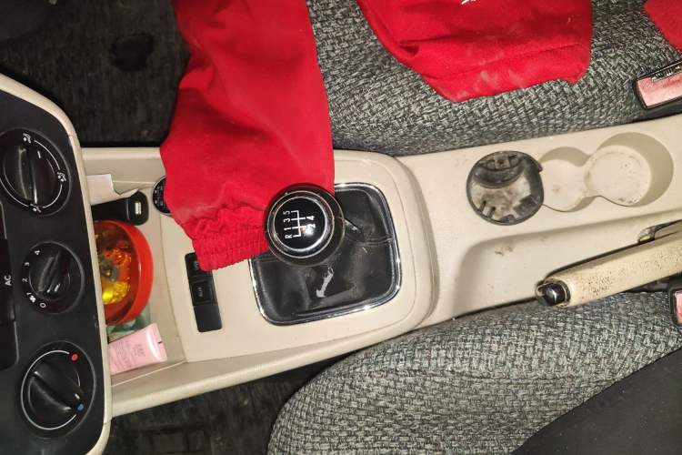 Used Volkswagen Bora 2011 1.6L Manual Fashion Edition Gear Lever