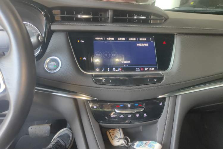 Used Cadillac XT5 2022 2.0T Two-Wheel Drive Luxury Version Audio And AC Panel