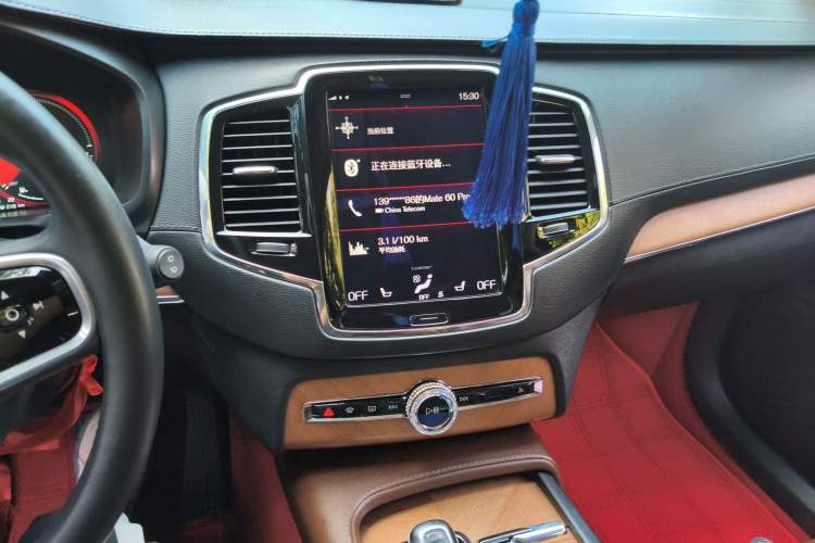 Used Volvo XC90 New Energy 2018 E-Drive Hybrid T8 Prestige 7-Seater Audio And AC Panel