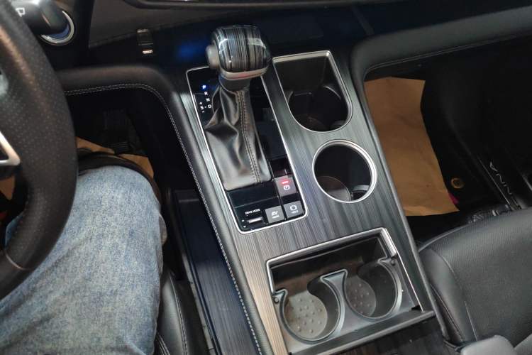 Used Toyota SIENNA 2021 2.5L Hybrid Platinum Edition Gear Lever