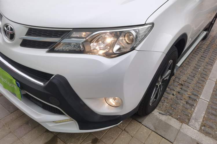 Used Toyota RAV4 2015 2.0L CVT Two-Wheel Drive Fashion Edition