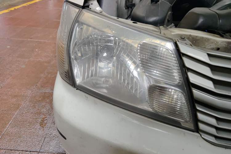 Used Jinbei Express 2017 2.0L Standard Version V19 Right Front Headlight