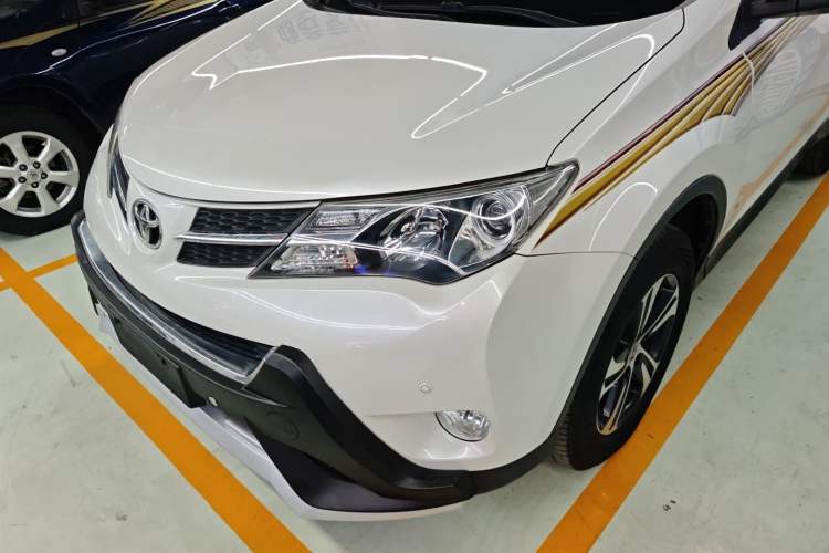 Used Toyota RAV4 2015 2.0L CVT Two-Wheel Drive Fashion Edition