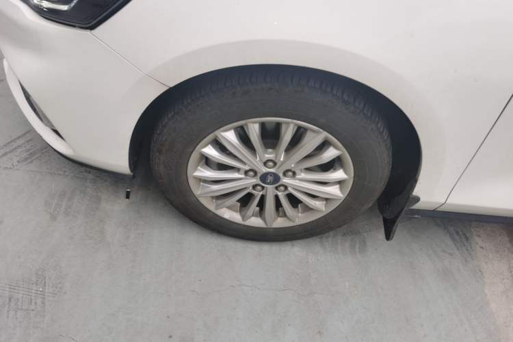 Used Ford Focus 2021 Sedan EcoBoost 180 Automatic Trendy Model Left Front Wheel Hub