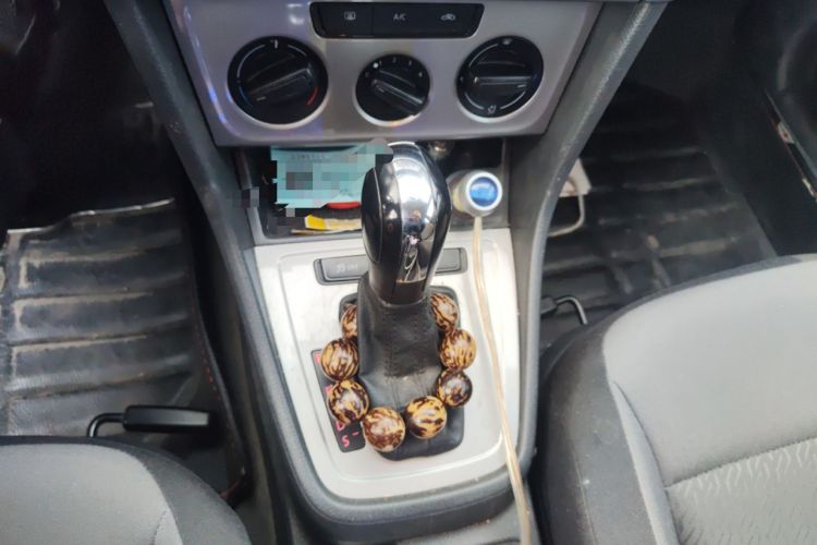 Used Volkswagen Gran Lavida 2013 1.6L Automatic Fashion Model Gear Lever