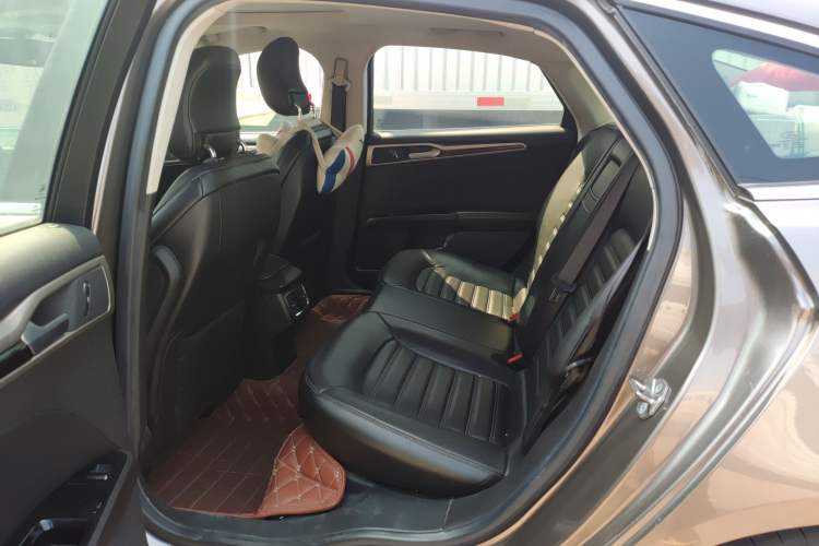 Used Ford Mondeo 2013 2.0L GTDi 200 Luxury Model Left Rear Seat