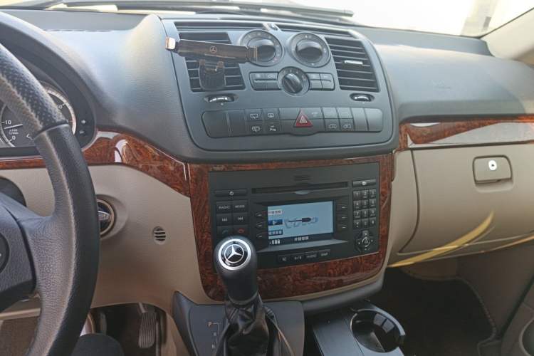 Used Mercedes-Benz Viano 2013 3.0L Comfort Edition