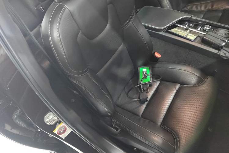 Used Volvo V90 2017 Cross Country T5 AWD Prestige Edition Right Front Seat