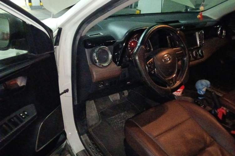 Used Toyota RAV4 2013 2.0L CVT Two-Wheel Drive Urban Edition
