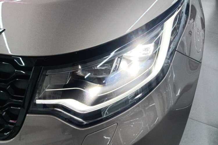 Used Land Rover Discovery 2023 Revised Version 360 PS R-Dynamic S Left Front Headlight