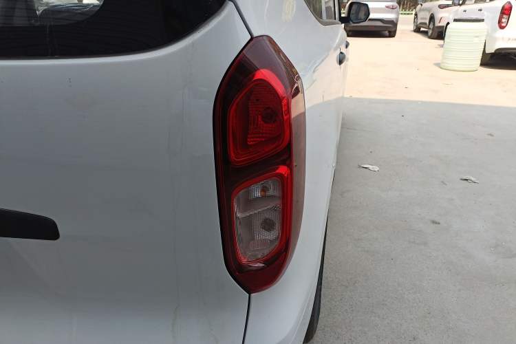 Used Wuling Hongguang New Energy 2024 All-Electric Model 300KM Standard Version Exterior 3